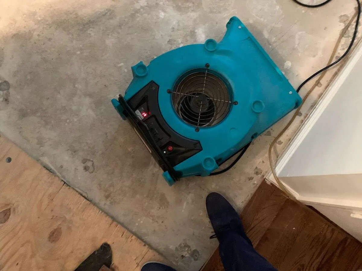 Air mover drying subfloor during Commercial Water Damage Restoration in Thousand Oaks